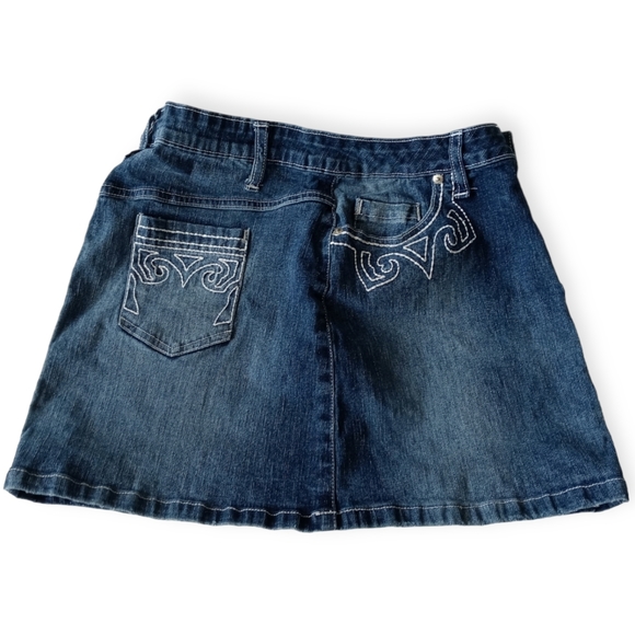 RAVE R4R JEANS WOMAN'S  MNI DENIM SKIRT. SIZE 11. COLOR BLUE. - Picture 12 of 16